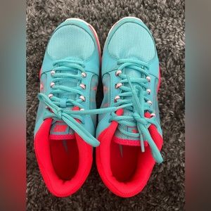 Womens nike sneakers excellent condition size 8.5